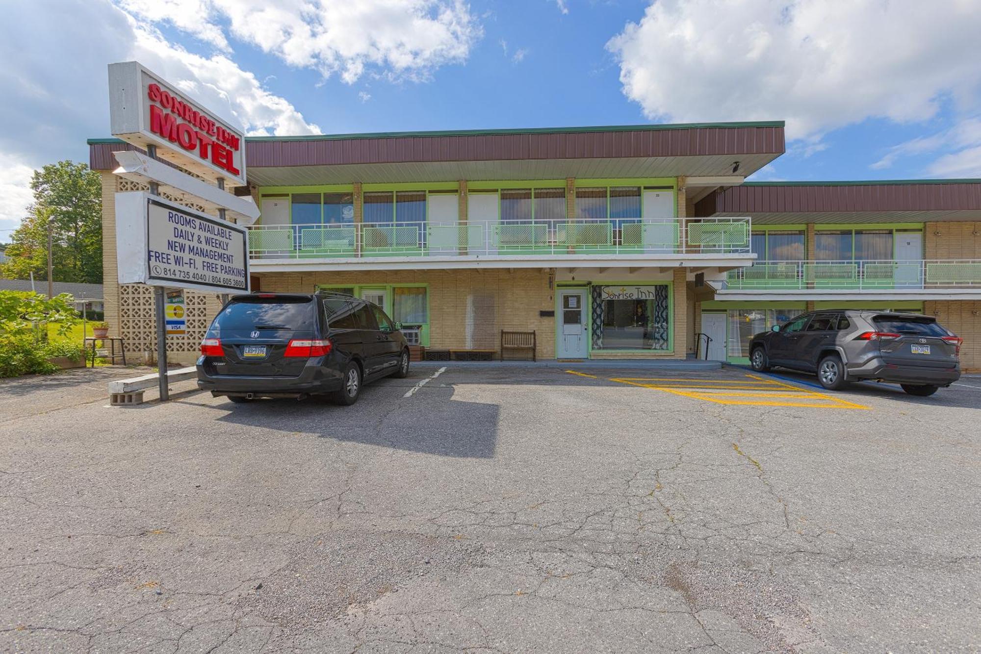 Sonrise Inn Lincoln Hwy By Oyo Breezewood Dış mekan fotoğraf
