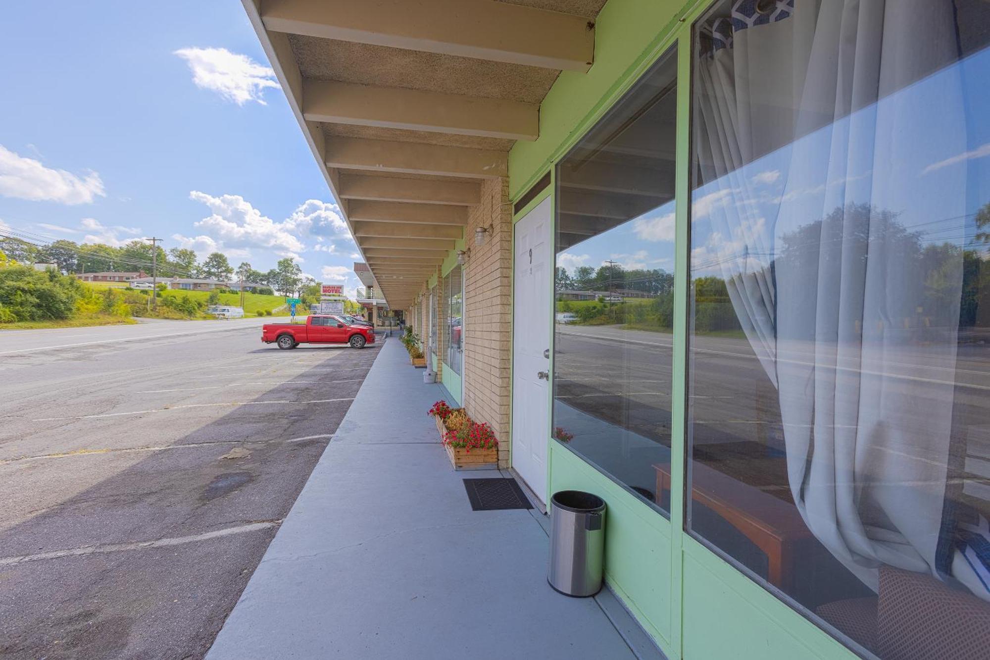 Sonrise Inn Lincoln Hwy By Oyo Breezewood Dış mekan fotoğraf
