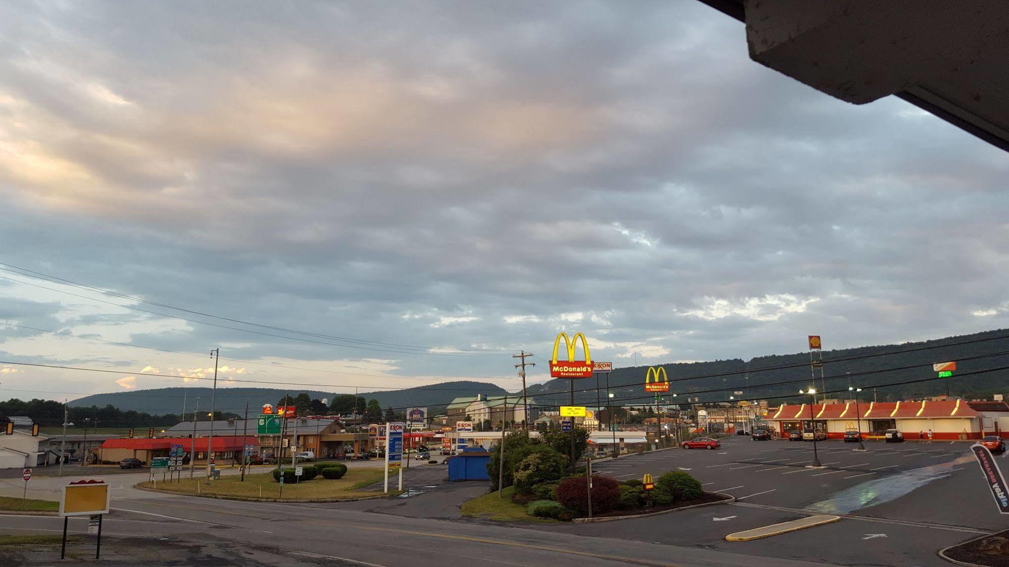 Sonrise Inn Lincoln Hwy By Oyo Breezewood Dış mekan fotoğraf