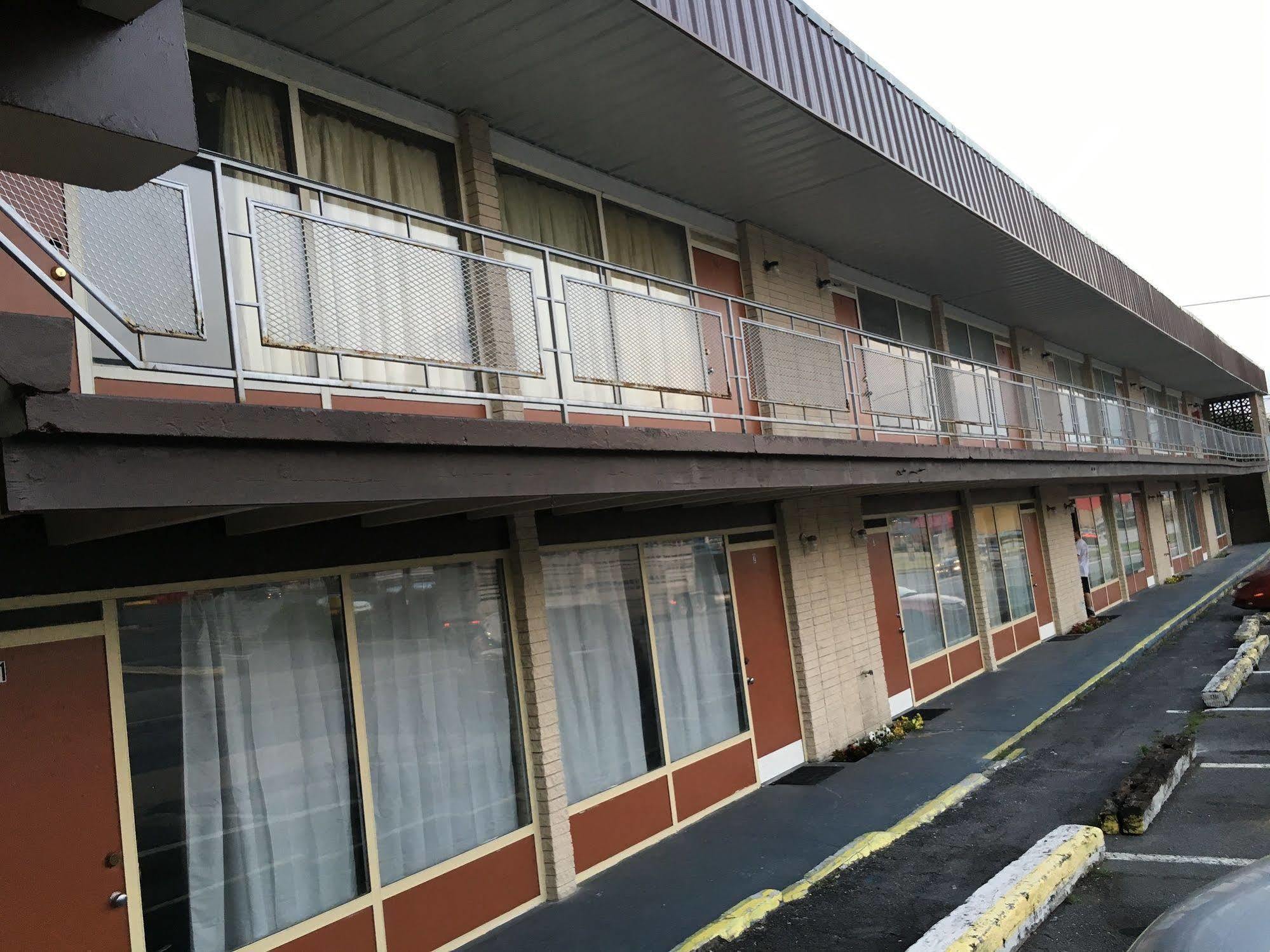 Sonrise Inn Lincoln Hwy By Oyo Breezewood Dış mekan fotoğraf