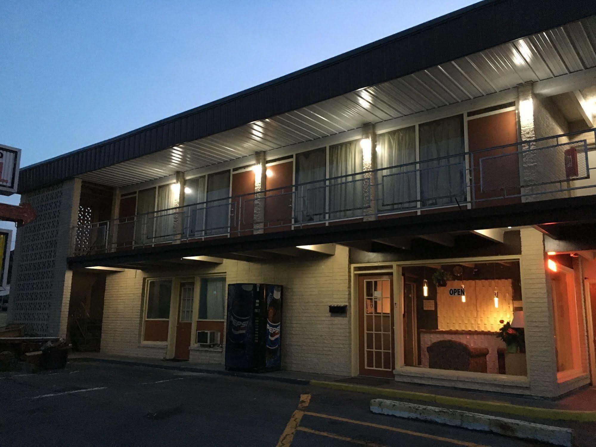 Sonrise Inn Lincoln Hwy By Oyo Breezewood Dış mekan fotoğraf